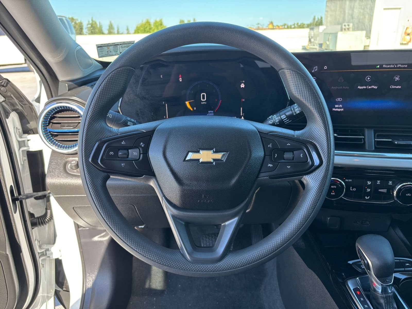 Used 2025 Chevrolet Trax LT FWD image 27