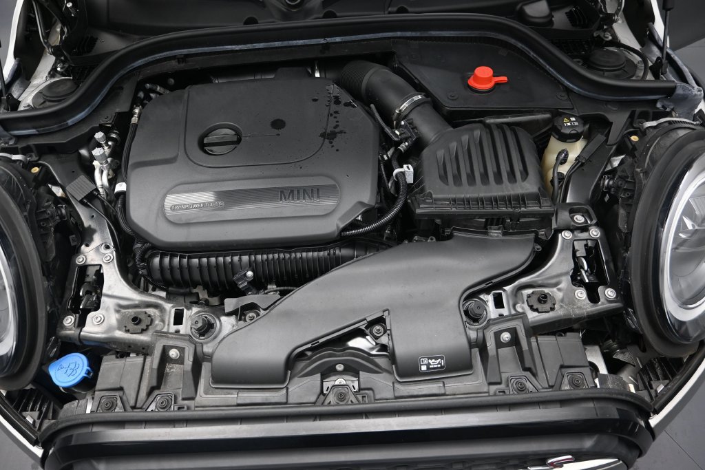 Used 2024 MINI Cooper S w/ Signature Upholstery Package FWD image 15