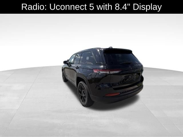 Used 2025 Jeep Grand Cherokee Altitude AWD/4WD image 5