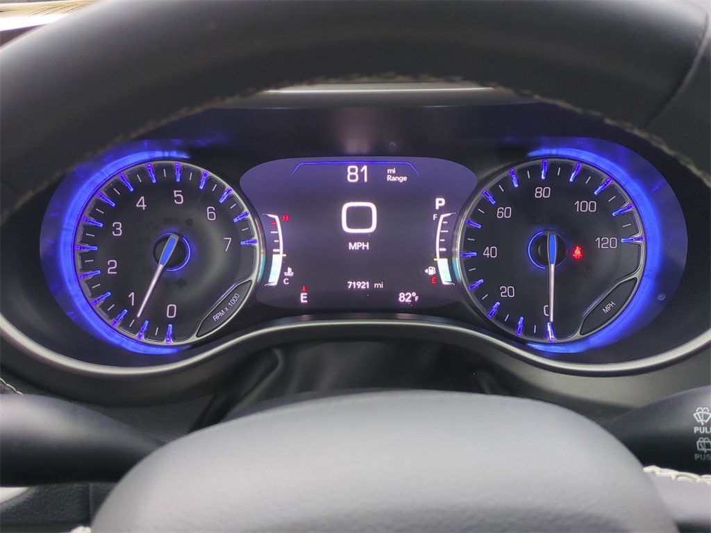 Used 2023 Chrysler Pacifica Touring-L image 28