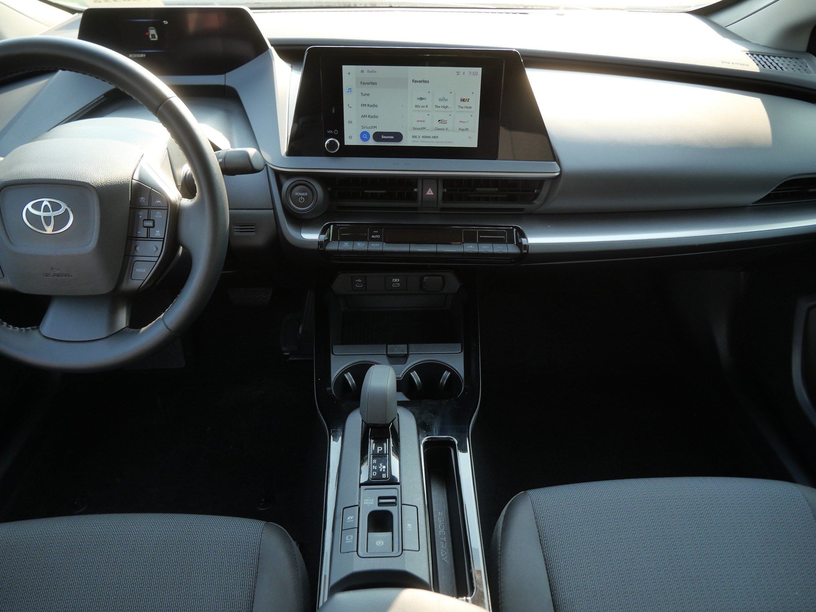 Certified 2025 Toyota Prius LE FWD image 11