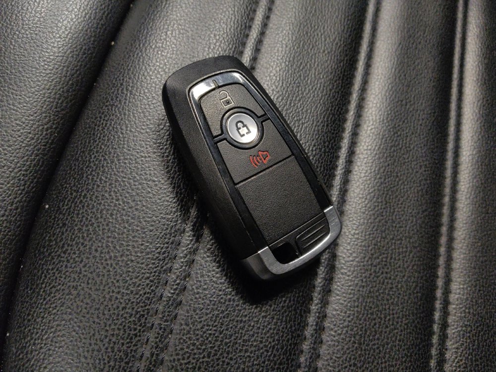 Used 2020 Ford Edge SEL image 32