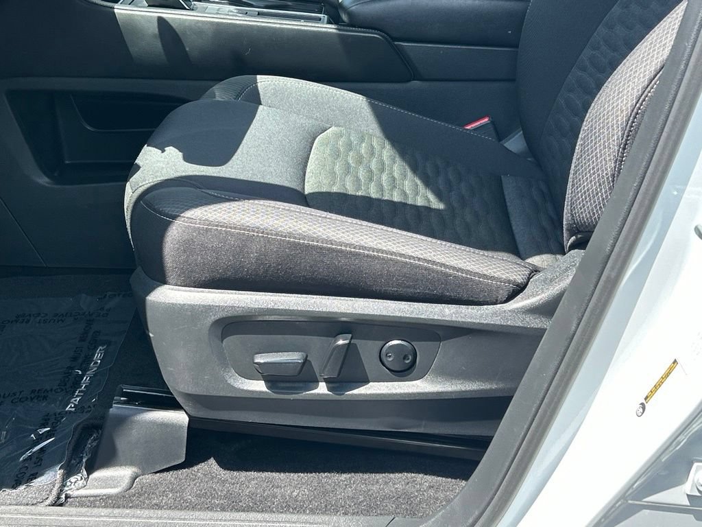 Certified 2025 Nissan Pathfinder SV w/ SV Premium Package FWD image 18