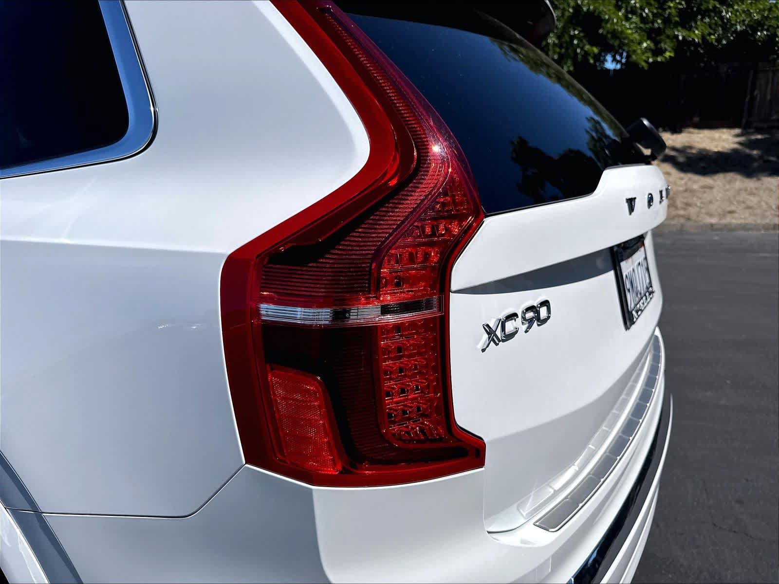 Used 2025 Volvo XC90 T8 Ultra w/ Protection Package Premier AWD/4WD image 33