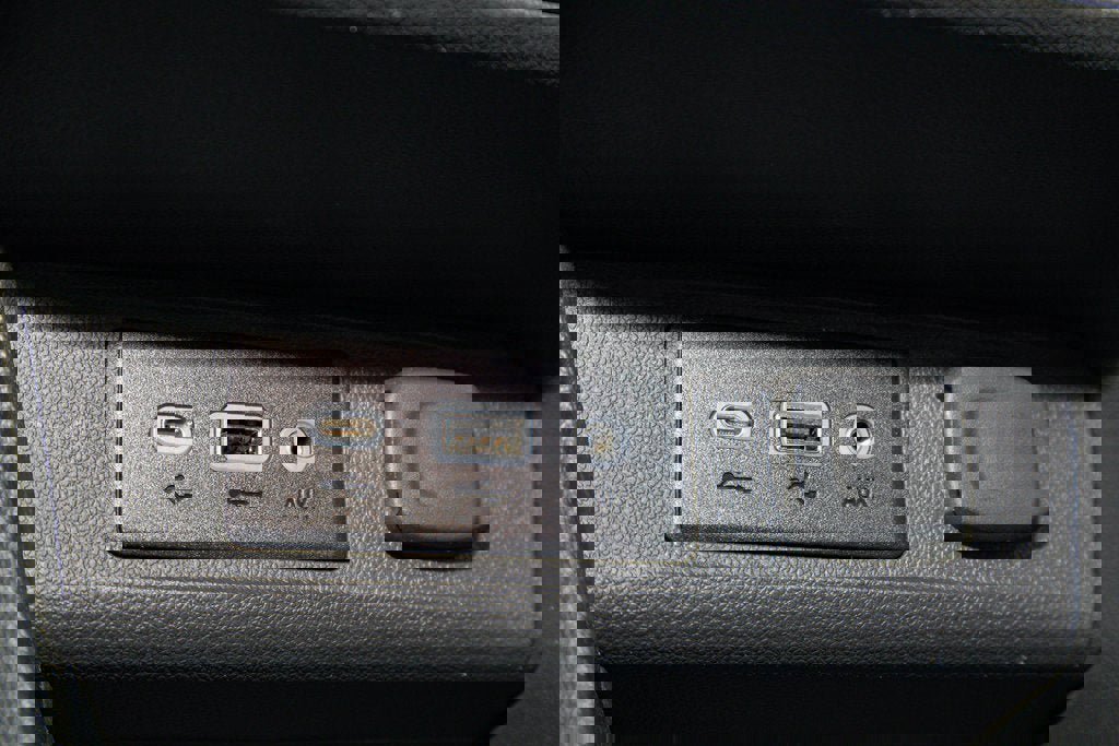 Certified 2023 Buick Encore GX Essence w/ Experience Buick Package image 26