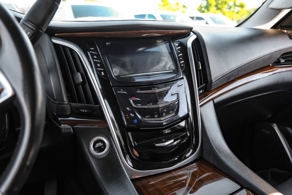 Used 2018 Cadillac Escalade Luxury RWD image 23