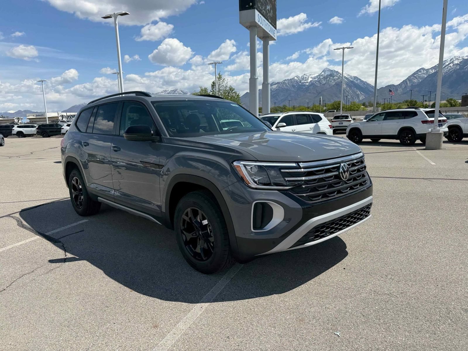 New 2026 Volkswagen Atlas Peak Edition AWD/4WD image 9