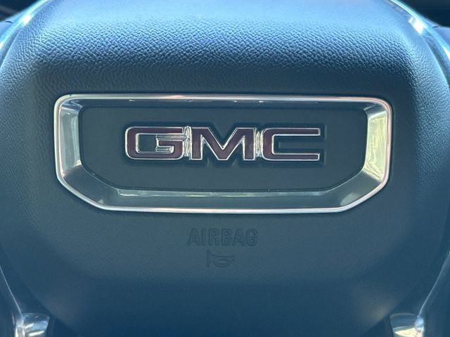 Used 2025 GMC Acadia Elevation w/ Elevation Premium Package FWD image 13