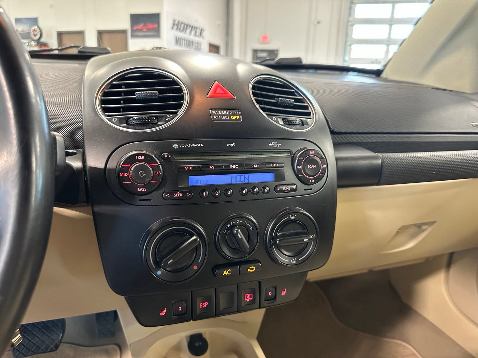 Used 2010 Volkswagen Beetle Final Edition FWD image 31
