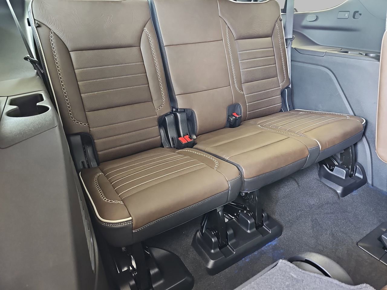 Used 2025 GMC Yukon Denali Ultimate AWD/4WD image 15