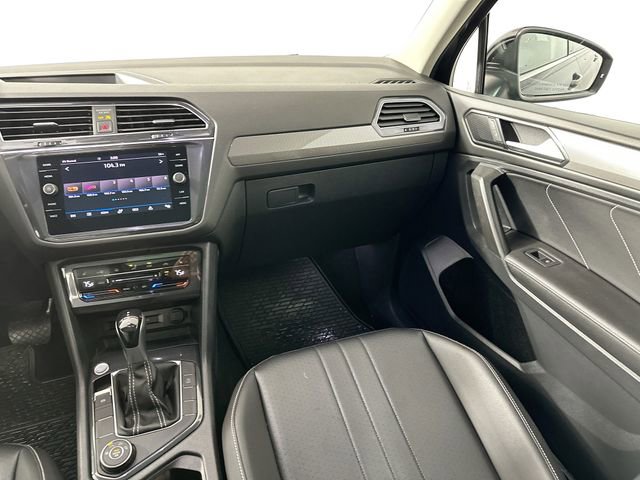 Used 2022 Volkswagen Tiguan SE w/ Panoramic Sunroof Package image 27