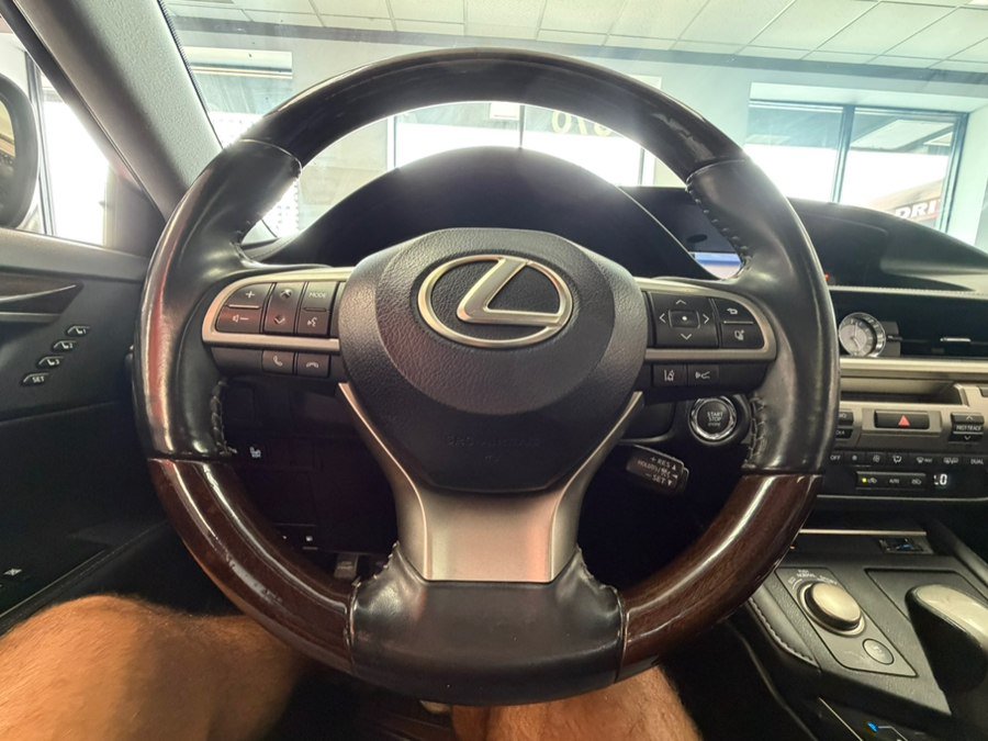 Used 2018 Lexus ES 350 w/ Navigation System Package FWD image 48