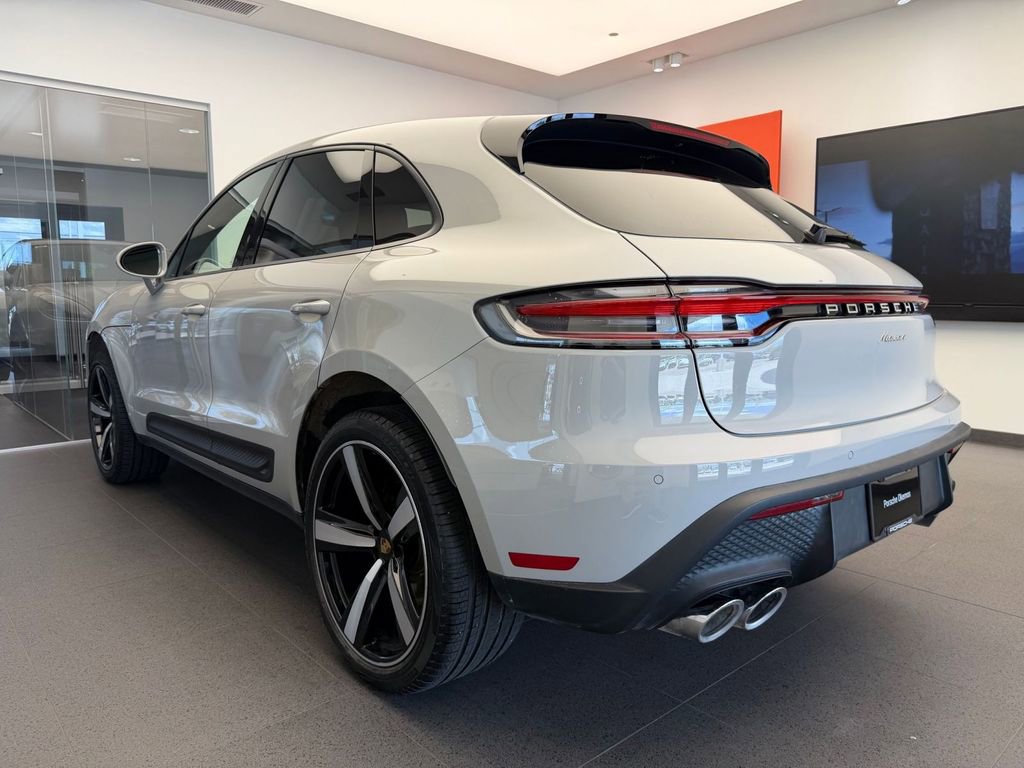 Used 2026 Porsche Macan AWD/4WD image 3