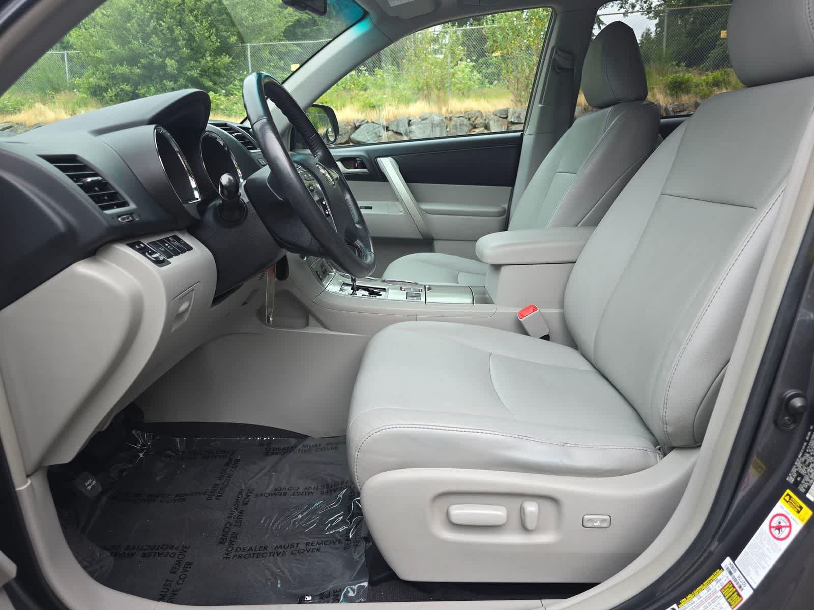 Used 2011 Toyota Highlander SE w/ Tow Pkg AWD/4WD image 18