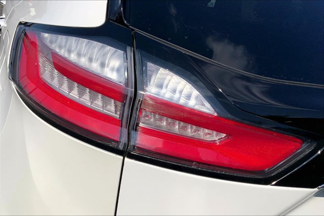 Used 2020 Ford Edge Titanium AWD/4WD image 27