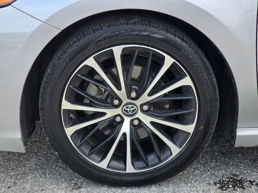 Used 2019 Toyota Camry SE FWD image 10