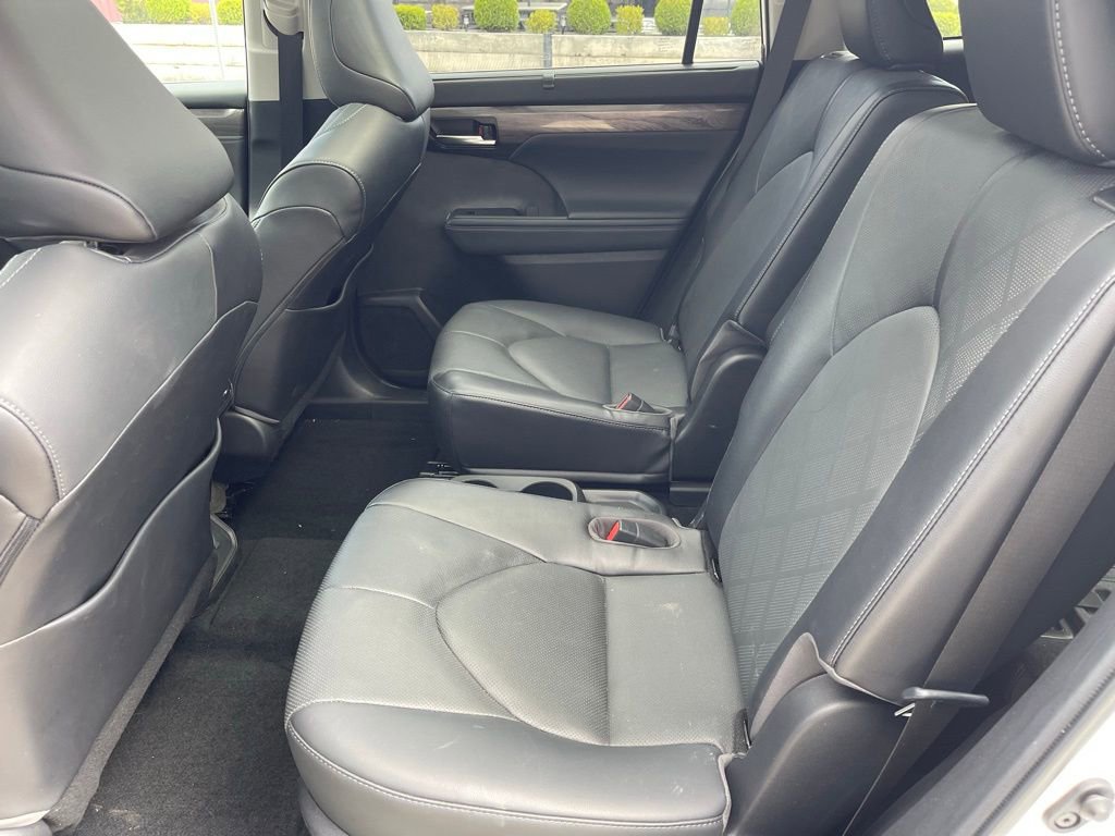 Used 2022 Toyota Highlander Platinum image 7