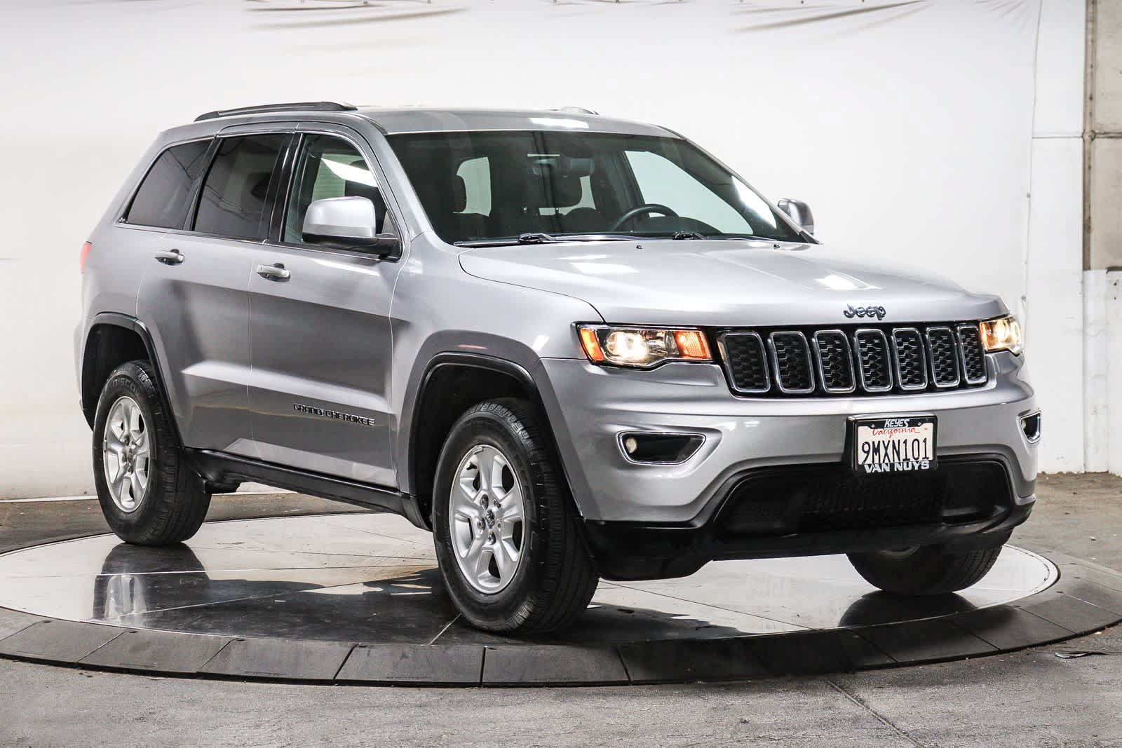 Used 2017 Jeep Grand Cherokee Laredo w/ Quick Order Package 23E AWD/4WD image 5