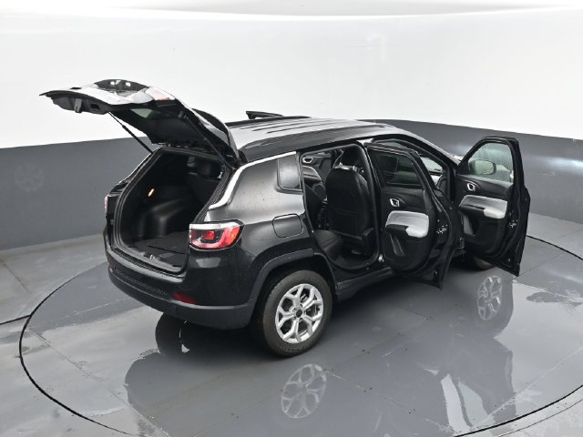 Used 2025 Jeep Compass Latitude AWD/4WD image 27