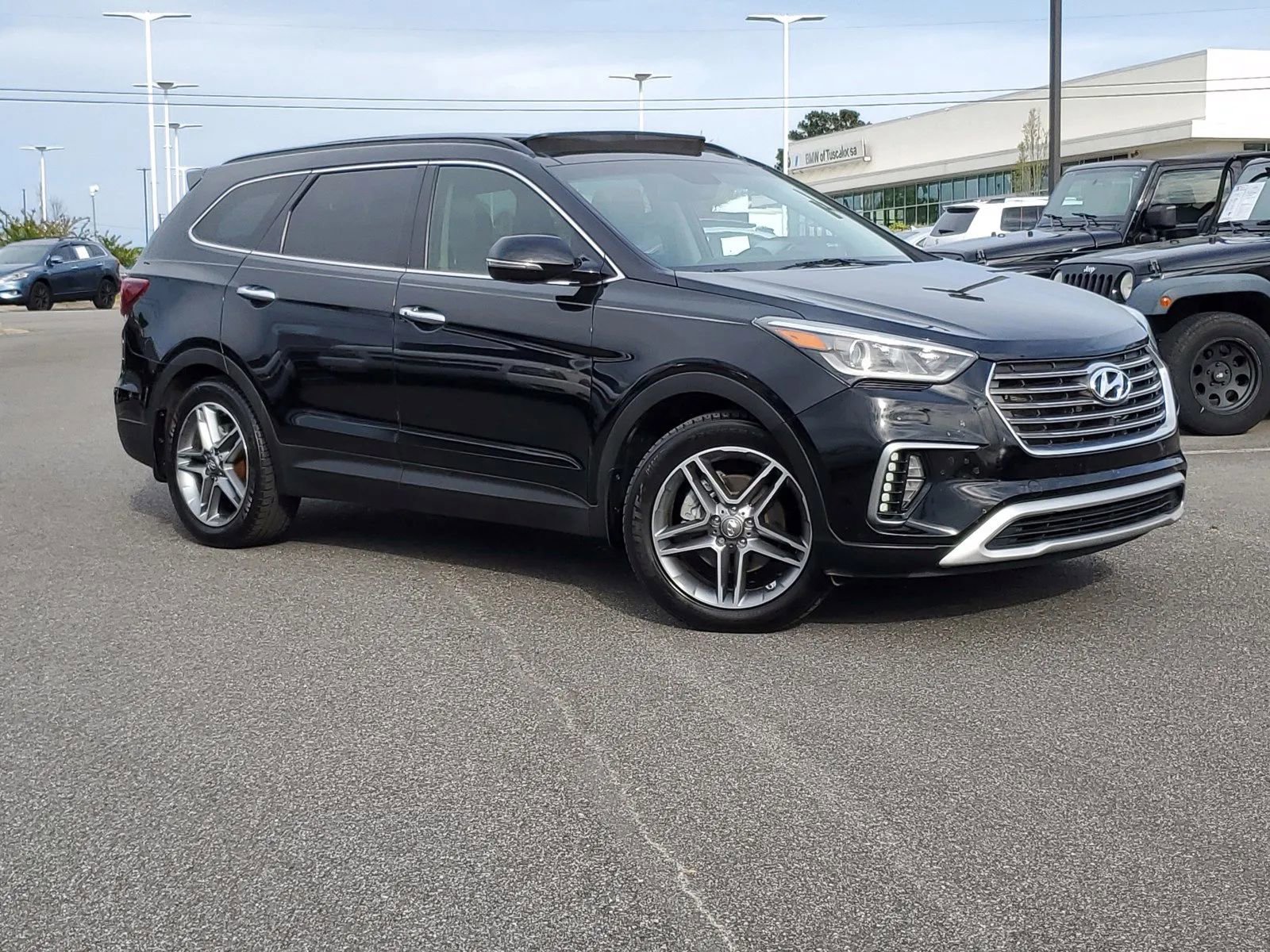 Used 2017 Hyundai Santa Fe SE Ultimate Sport Utility 4D image 2