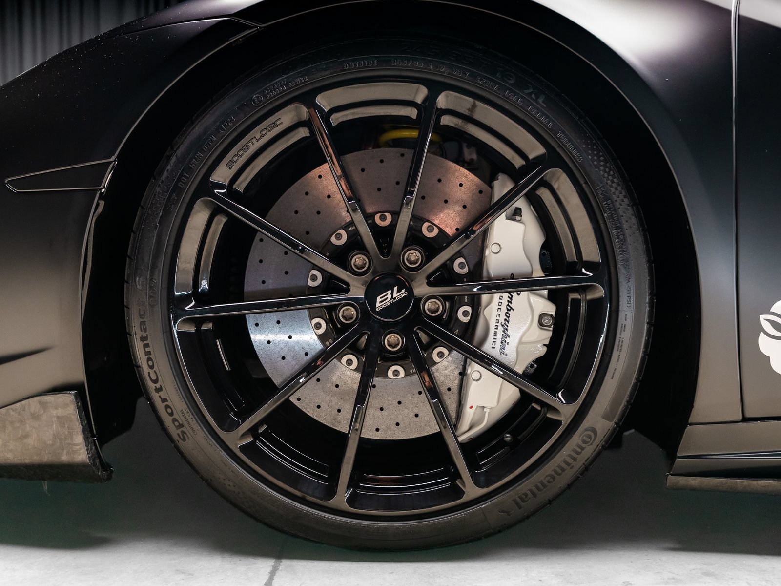 Used 2018 Lamborghini Huracan Performante AWD/4WD image 28
