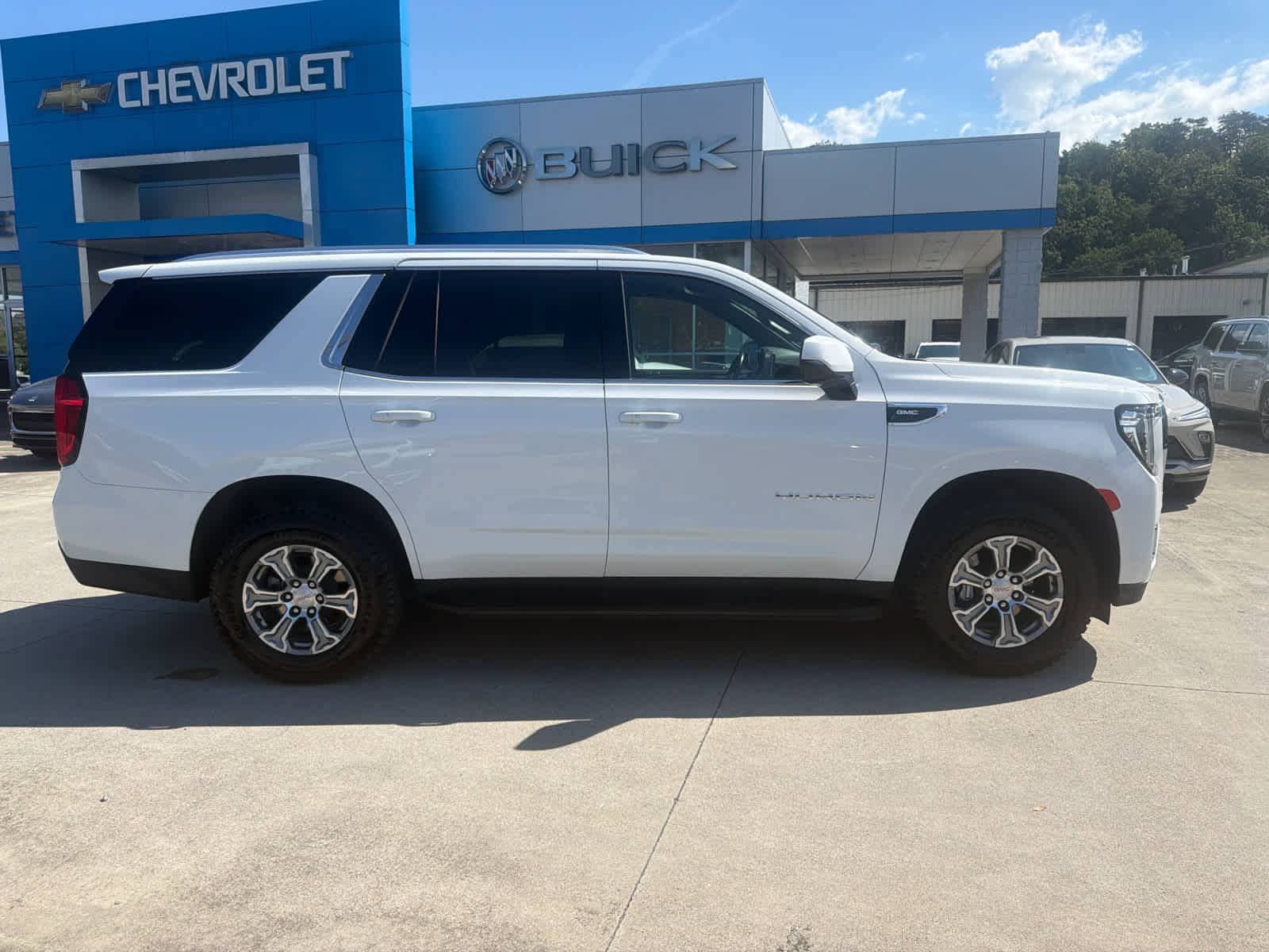 Used 2022 GMC Yukon SLE AWD/4WD image 5