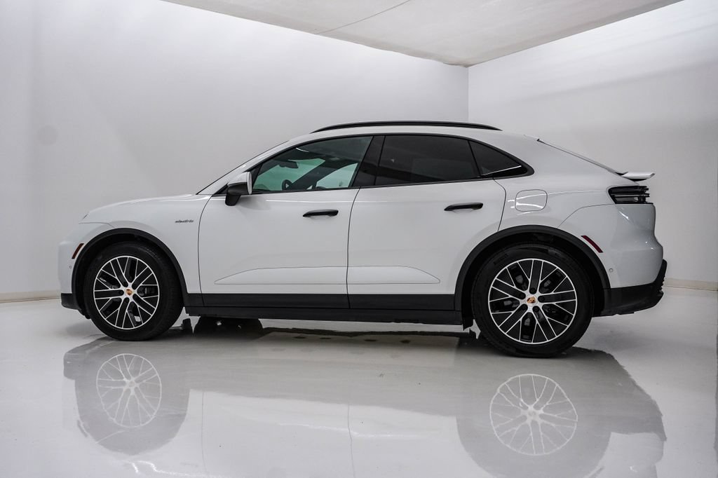 Certified 2025 Porsche Macan 4 Electric AWD/4WD image 2