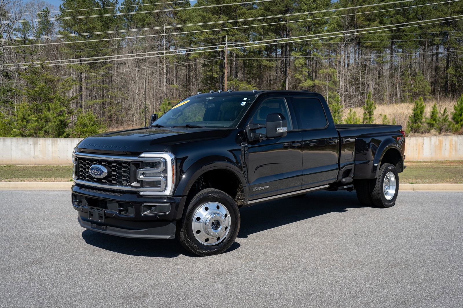 Used 2025 Ford F450 Platinum w/ FX4 Off-Road Package image 4