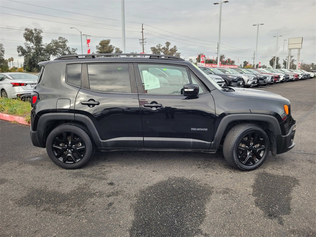 Used 2018 Jeep Renegade Altitude w/ UConnect 8.4 Nav Group image 4