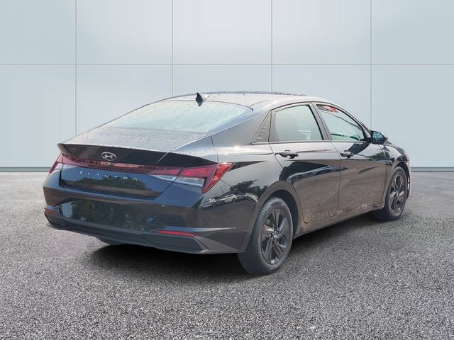 Used 2023 Hyundai Elantra SEL FWD image 4