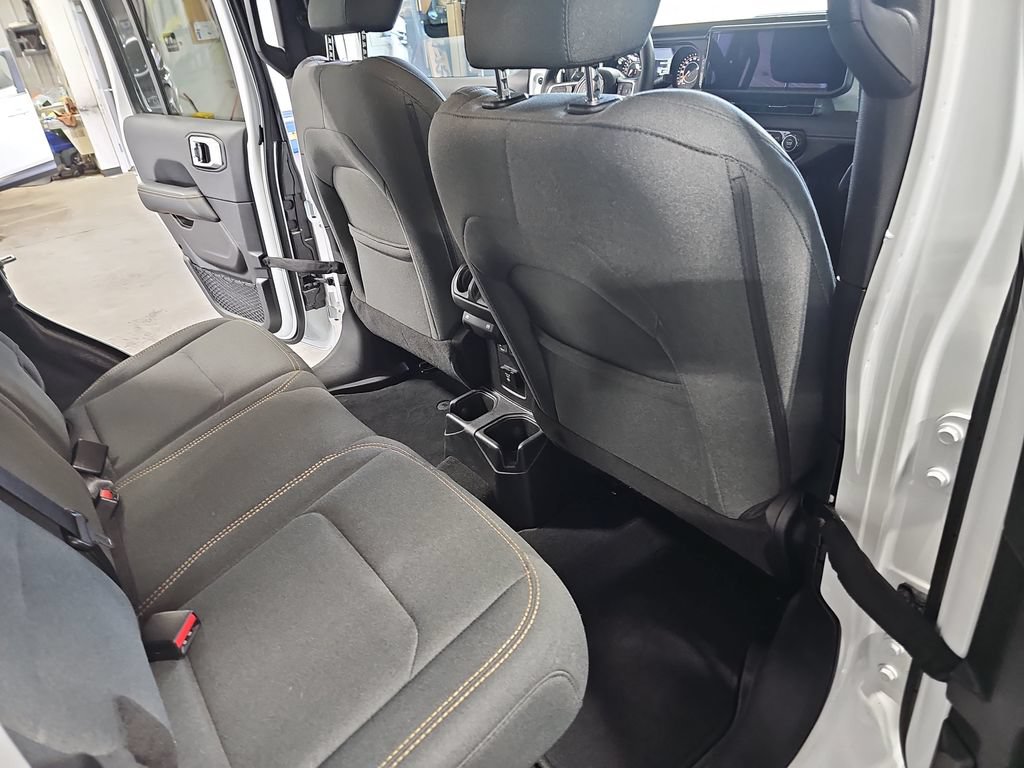 Used 2025 Jeep Wrangler Unlimited Sahara AWD/4WD image 11