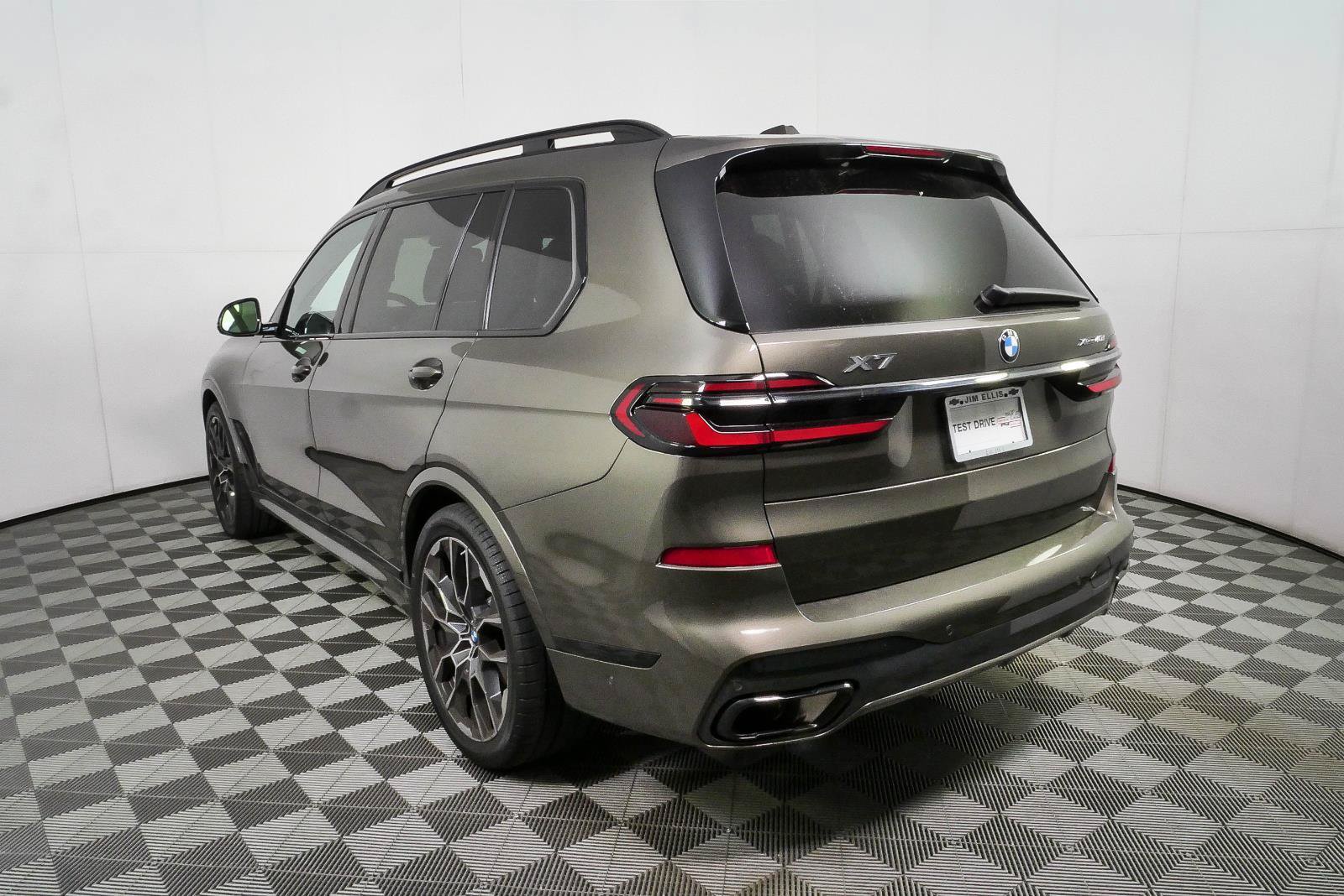 Used 2025 BMW X7 xDrive40i w/ M Sport Package AWD/4WD image 30