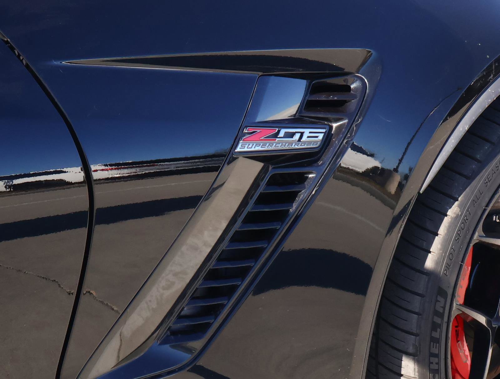 Used 2016 Chevrolet Corvette Z06 w/ 3LZ Preferred Equipment Group image 7