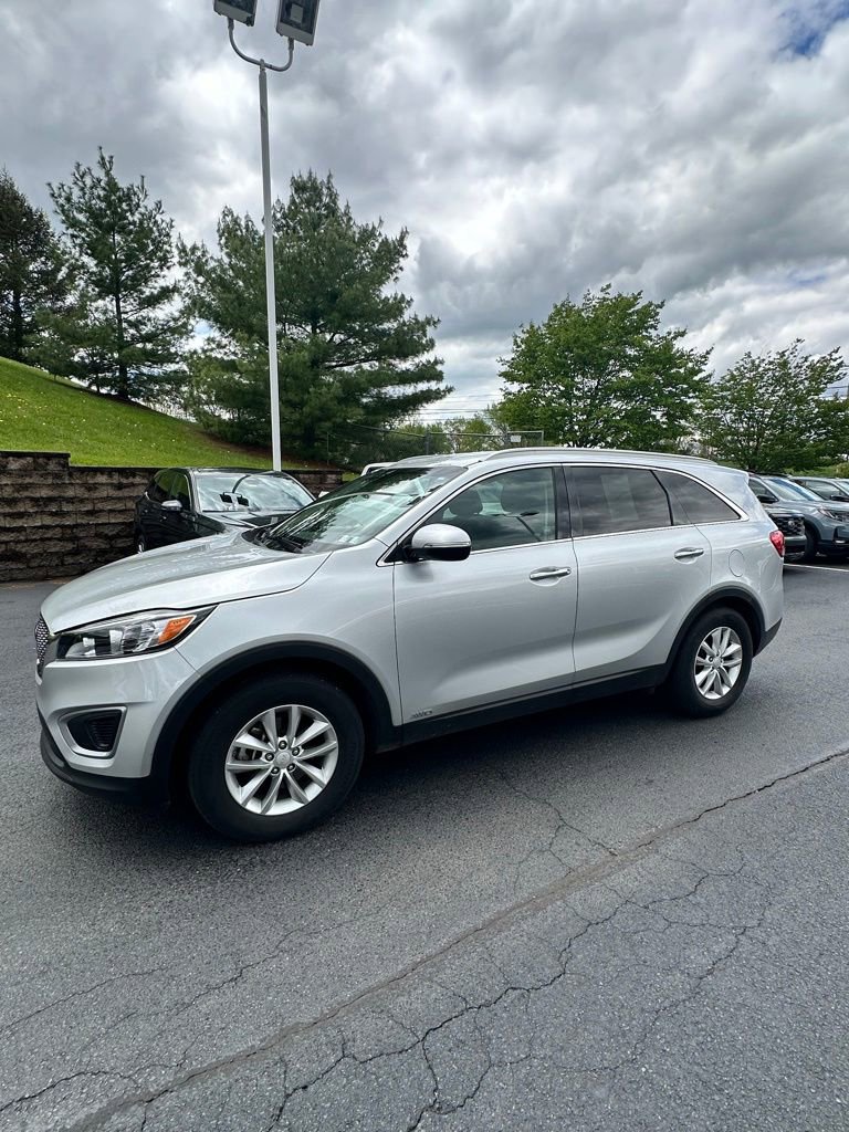 Used 2016 Kia Sorento AWD image 4