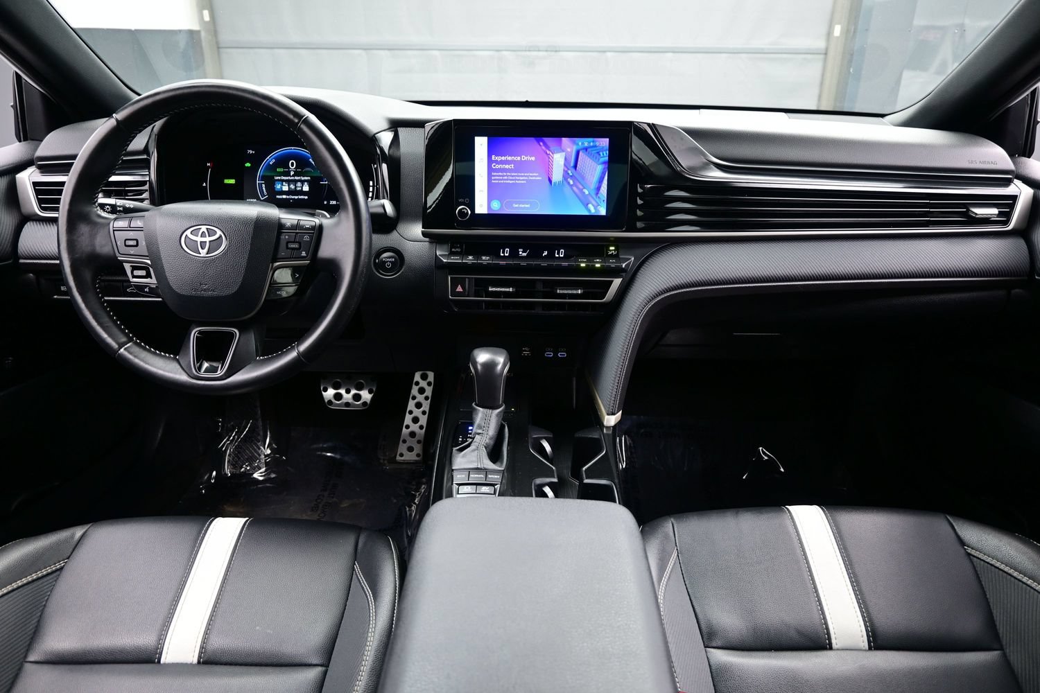 Used 2025 Toyota Camry SE FWD image 17