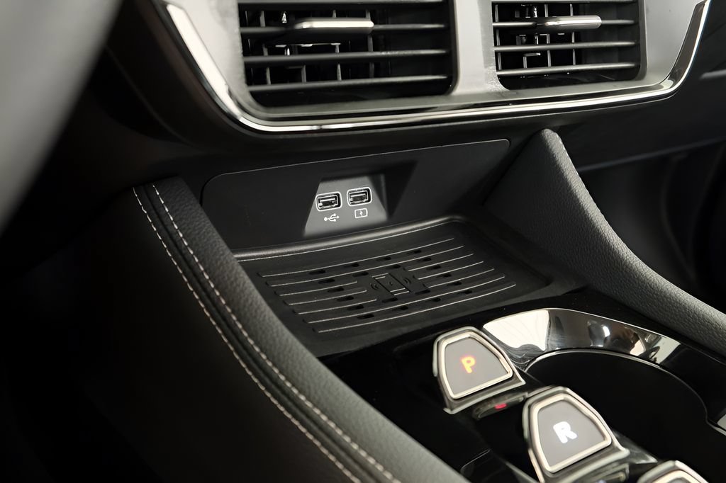 New 2025 VinFast VF 8 Eco AWD/4WD image 24