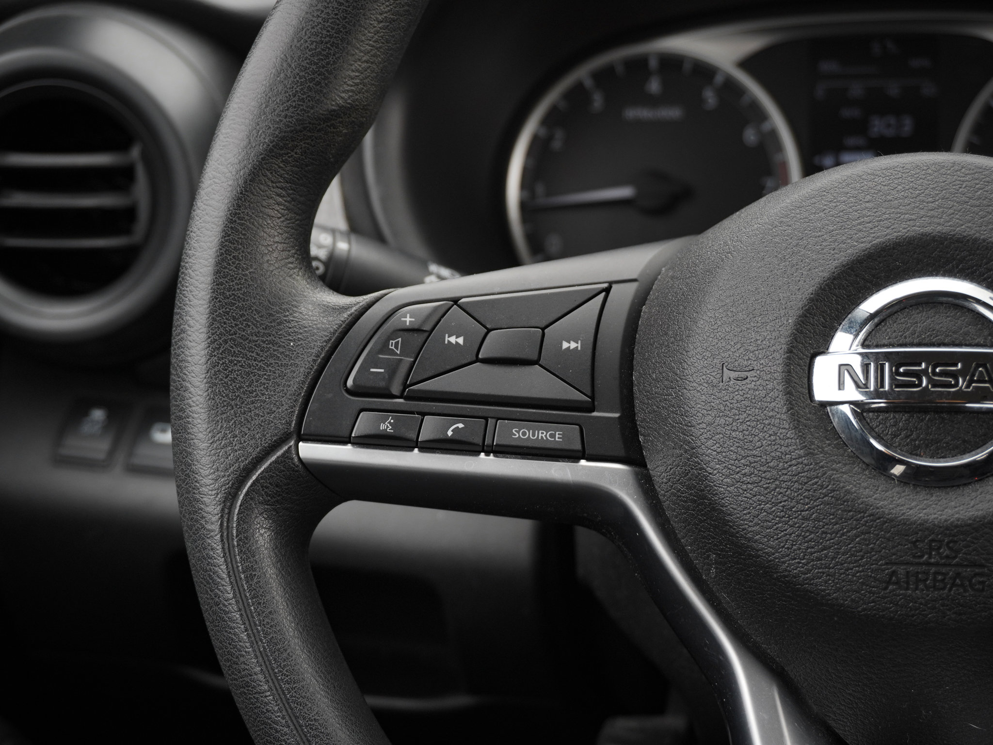 Used 2019 Nissan Kicks S image 19