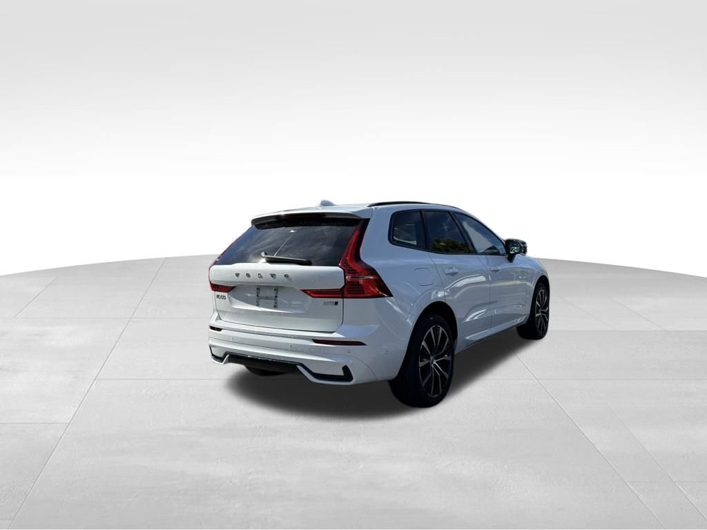 Used 2023 Volvo XC60 B5 Plus image 22