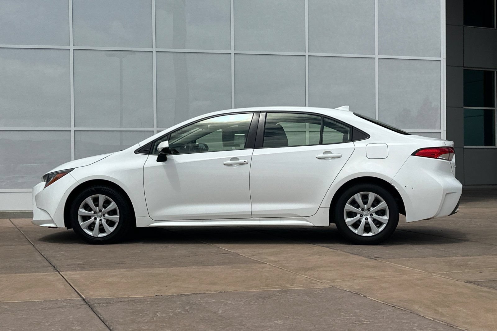 Used 2022 Toyota Corolla LE FWD image 7