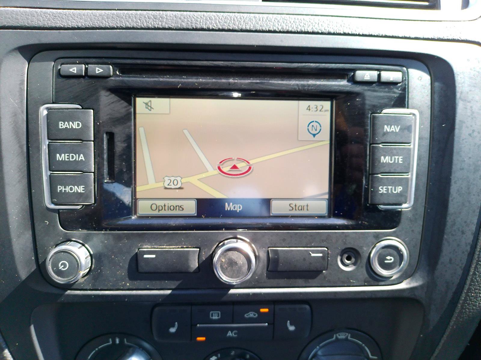 Used 2012 Volkswagen Jetta SEL FWD image 18