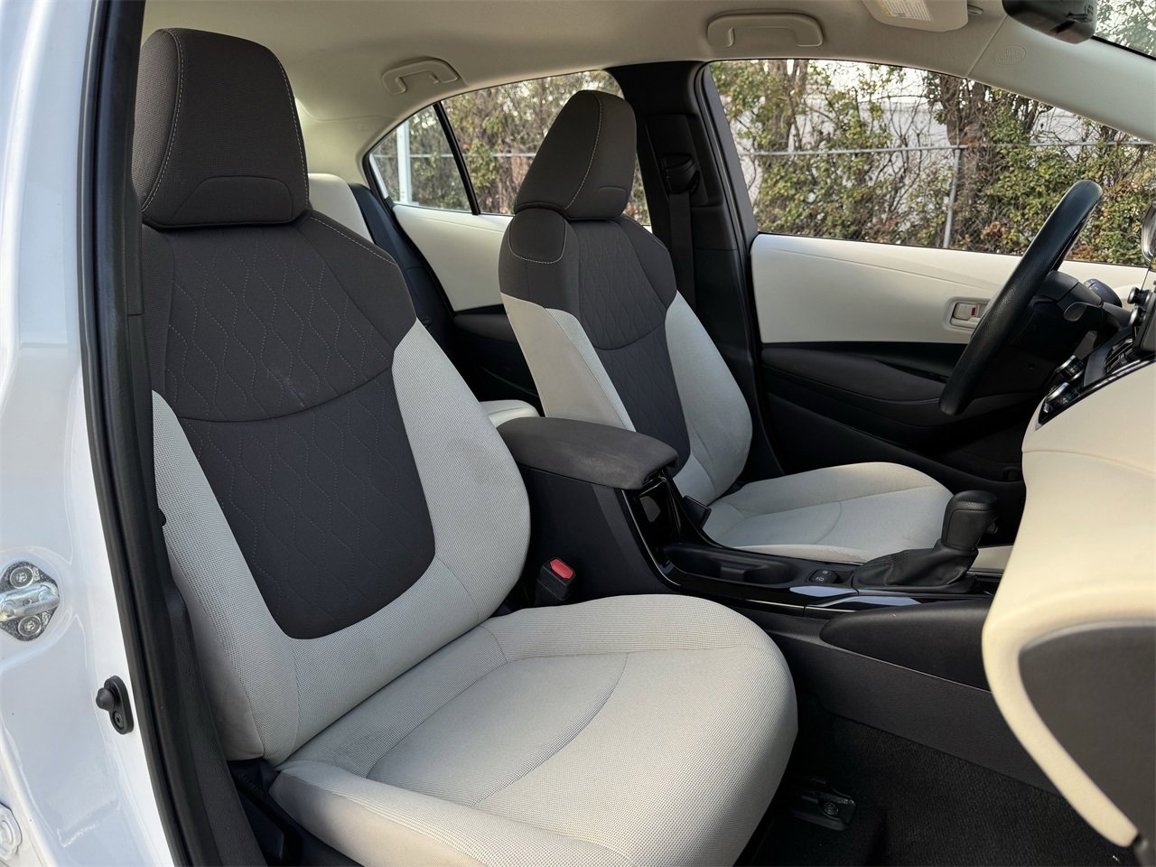 Used 2022 Toyota Corolla LE image 28