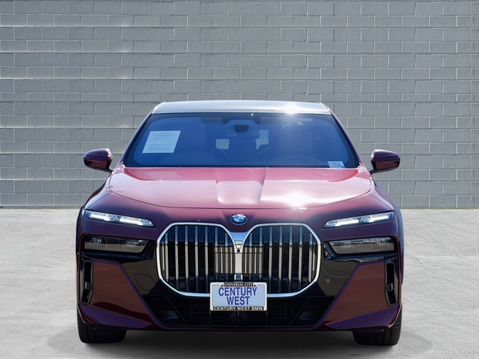 Used 2025 BMW 760i xDrive w/ Executive Package image 2