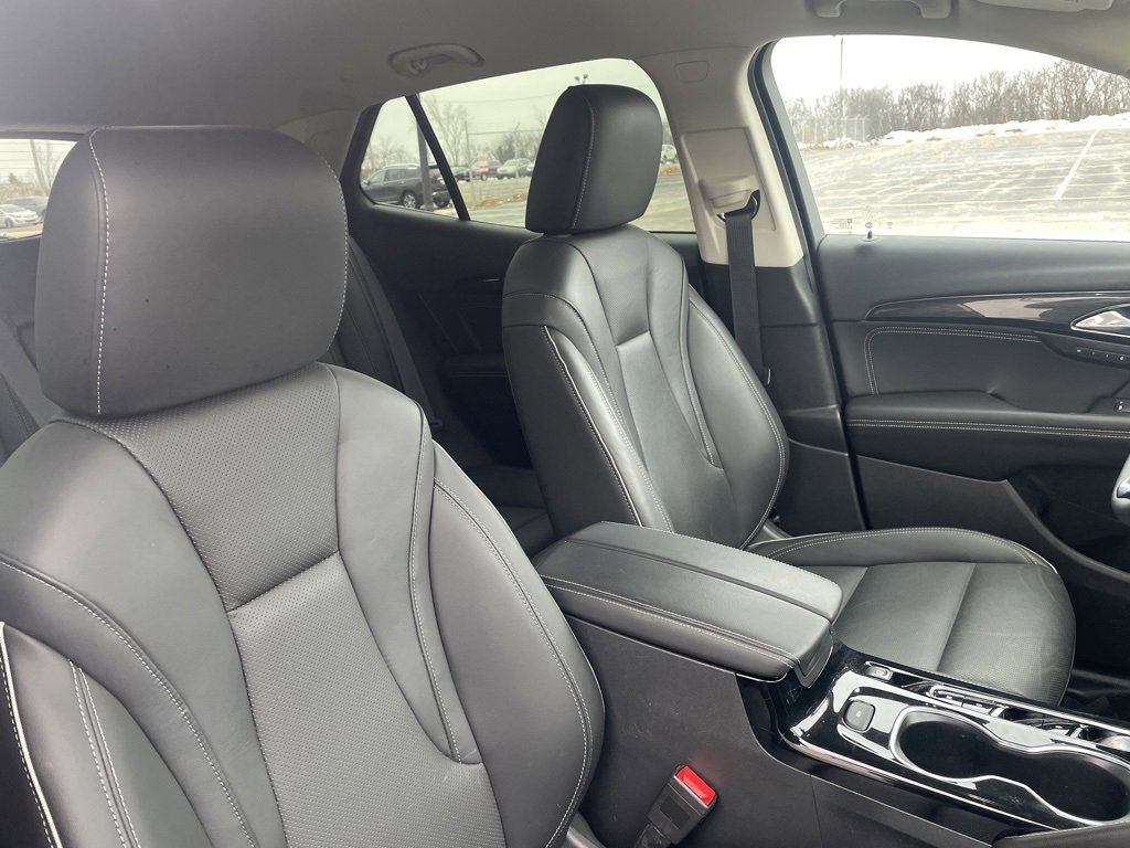 Used 2023 Buick Envision Essence image 12