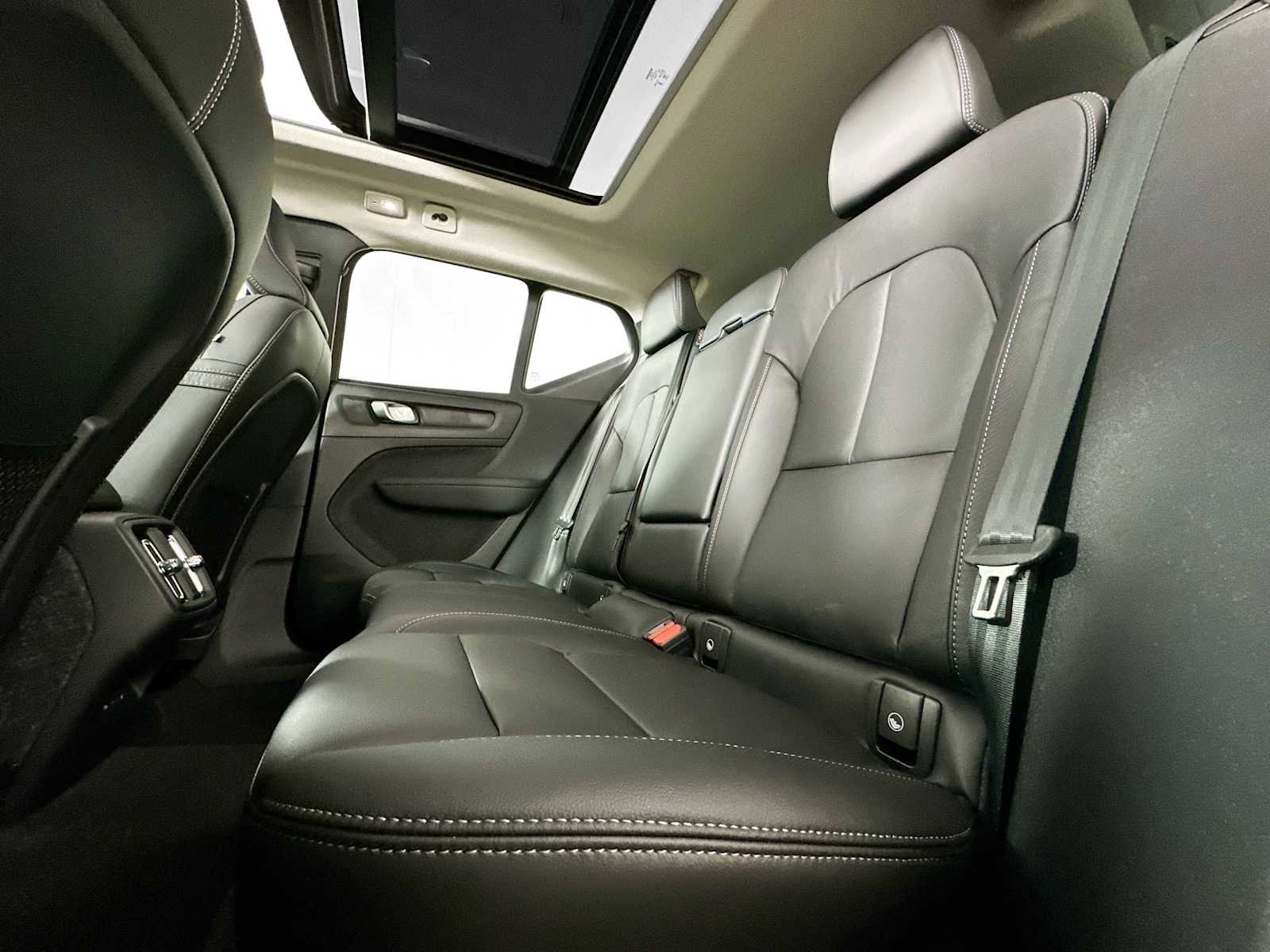 Used 2025 Volvo XC40 B5 Plus w/ Protection Package Premier image 20