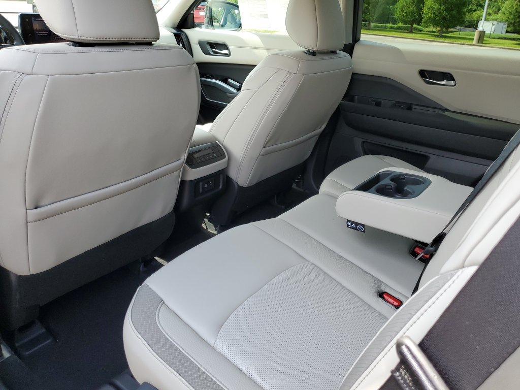 New 2026 Nissan Pathfinder SL FWD image 15