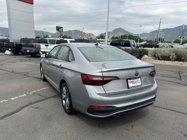 Used 2024 Volkswagen Jetta SE FWD image 9