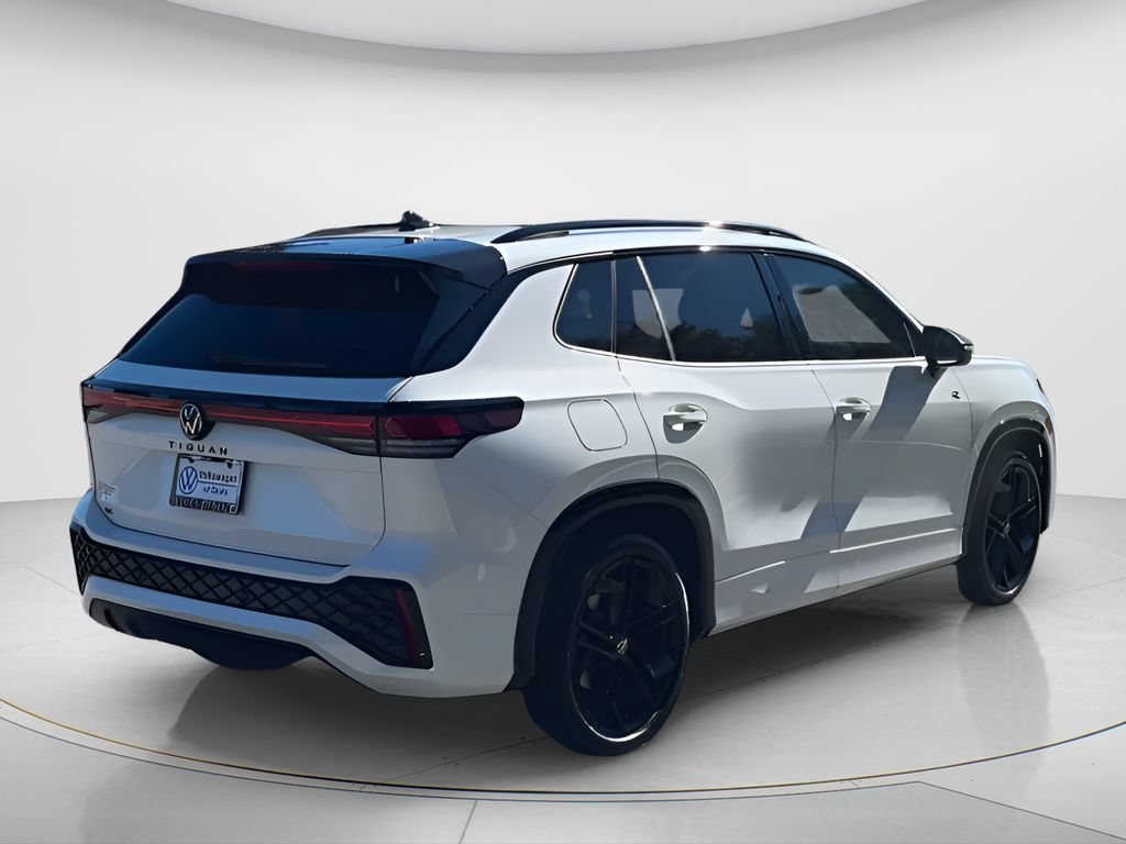 New 2026 Volkswagen Tiguan SE R-Line FWD image 8
