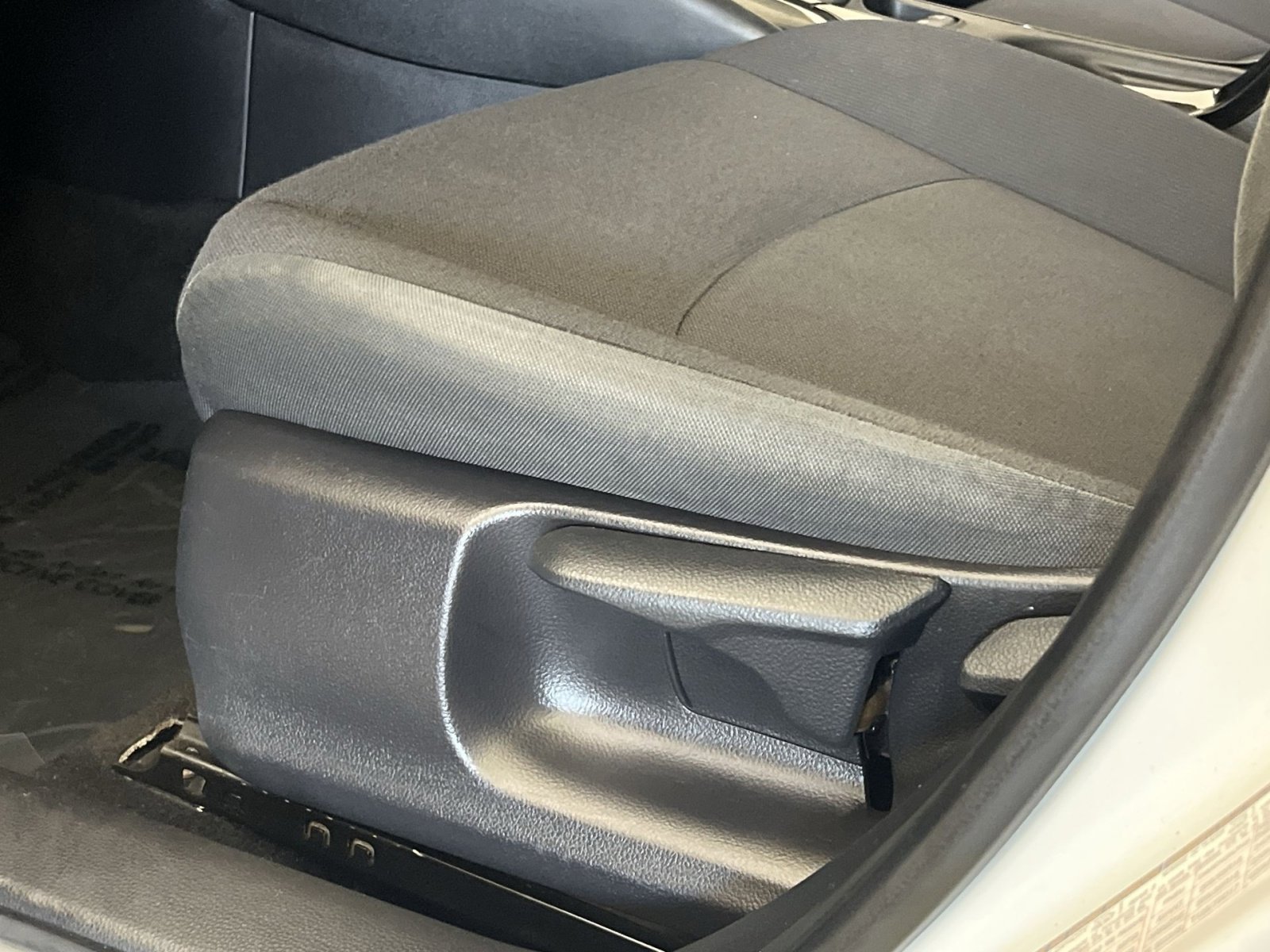 Used 2022 Toyota Corolla LE image 12