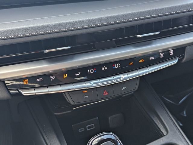 Used 2025 Cadillac XT4 Premium Luxury image 25