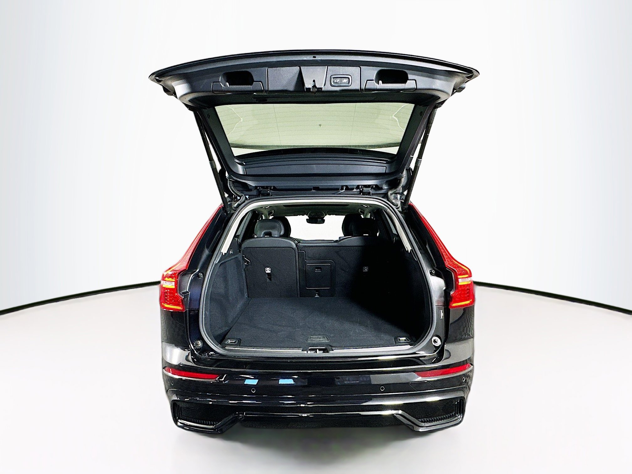 Used 2025 Volvo XC60 B5 Plus image 29